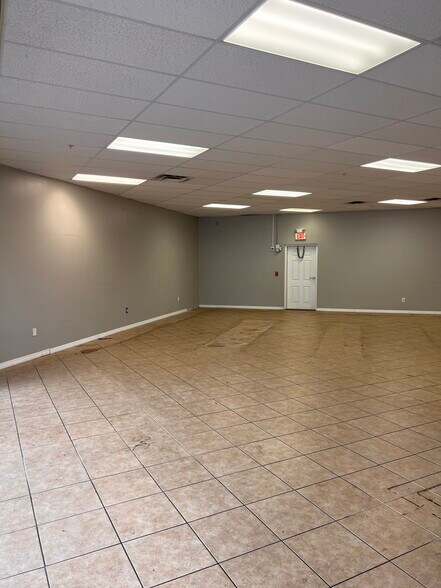 More Photos Of 6239-6293 Lake Osprey Dr, Sarasota Unknown For Lease