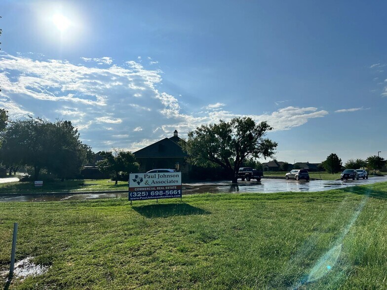 More Photos Of 441 Lone Star Dr, Abilene Office For Sale