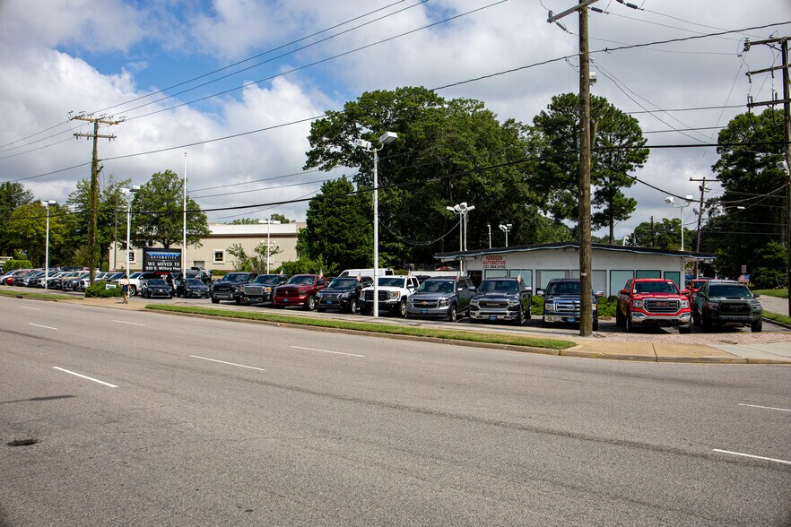 More Photos Of 5048 Virginia Beach Blvd, Virginia Beach Auto Dealership For Lease