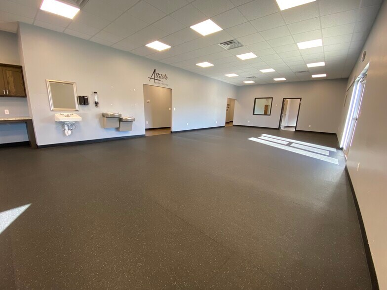 More Photos Of 2221 John Williams Blvd, Bedford Office For Sale