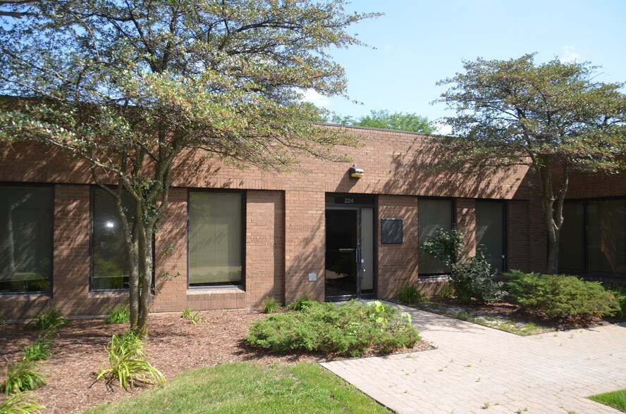 More Photos Of 4255 Westbrook Dr, Aurora Medical For Lease