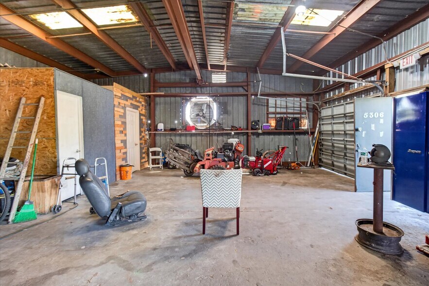 More Photos Of 5306 W Commerce St, Tampa Warehouse For Sale