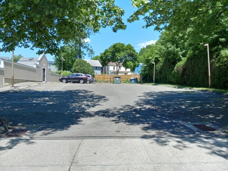 More Photos Of 4310-4328 Main St, Bridgeport Storefront For Lease