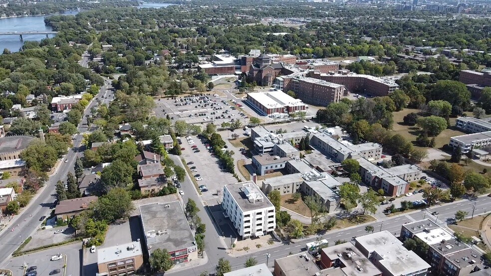 More Photos Of 12245 Rue Grenet, Montréal Medical For Sale