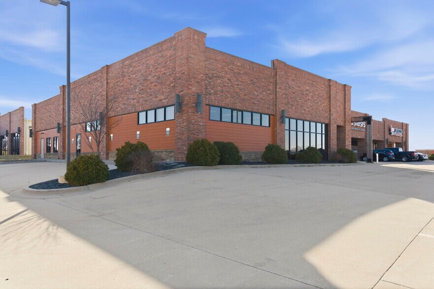 More Photos Of 5540-5550 N Farmer Branch Rd, Ozark General Retail For Sale