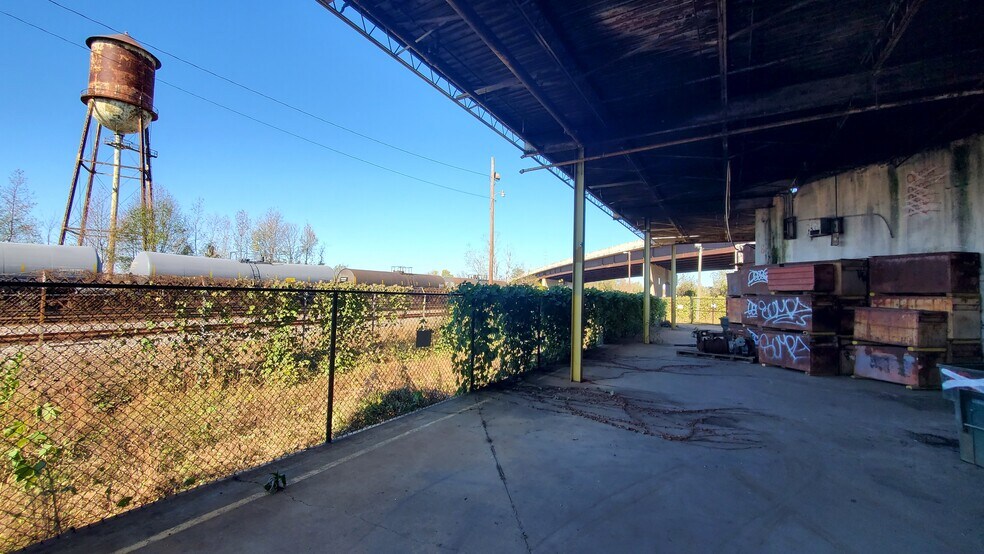 More Photos Of 220 Hidden Corner Ct, Greenville Distribution For Sale