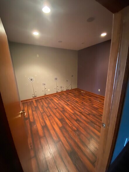 More Photos Of 909 Dover Rd, Wooster Office Residential For Lease