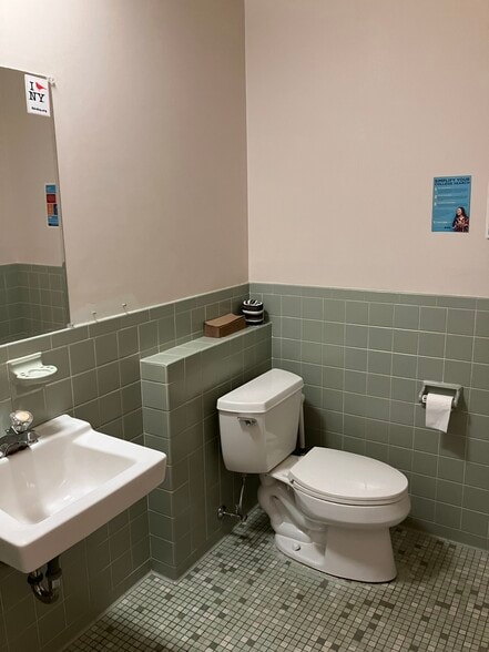 More Photos Of 2425 Clover St, Rochester Office For Lease