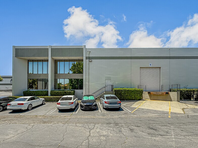 More Photos Of 9420 Chivers Ave, Sun Valley Warehouse For Lease