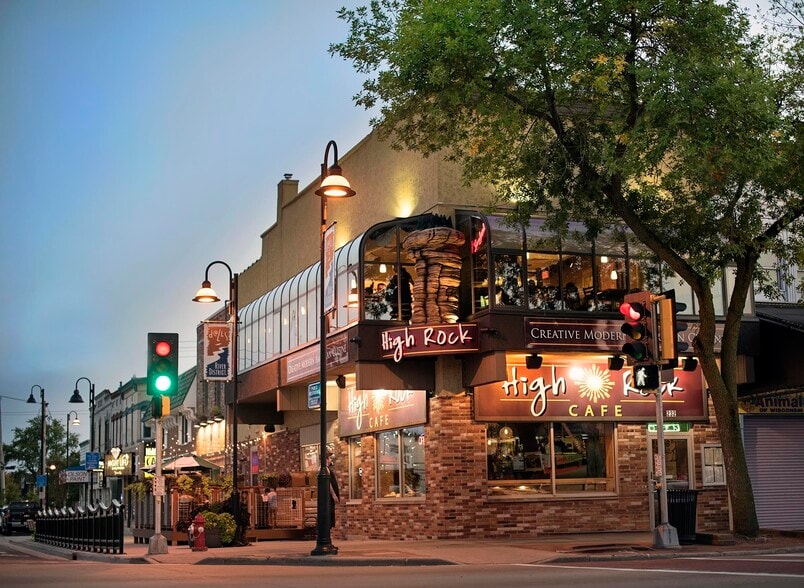 Primary Photo Of 232 Broadway, Wisconsin Dells Bar For Sale