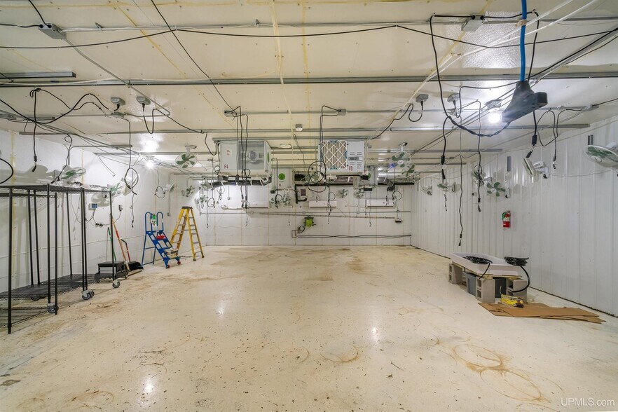 More Photos Of 154 Evergreen St, Republic Storefront For Sale