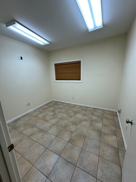 More Photos Of 13178 State Highway 110 S, Tyler Warehouse For Lease