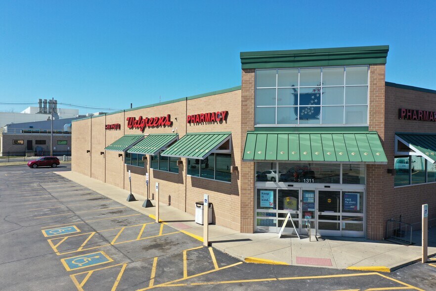 More Photos Of 1311 IL-48, Decatur Drugstore For Sale