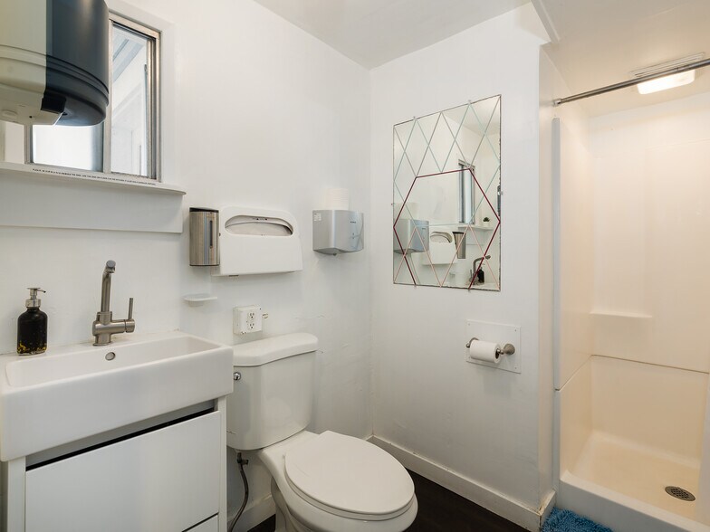 More Photos Of 221 Concord St, El Segundo Apartments For Sale