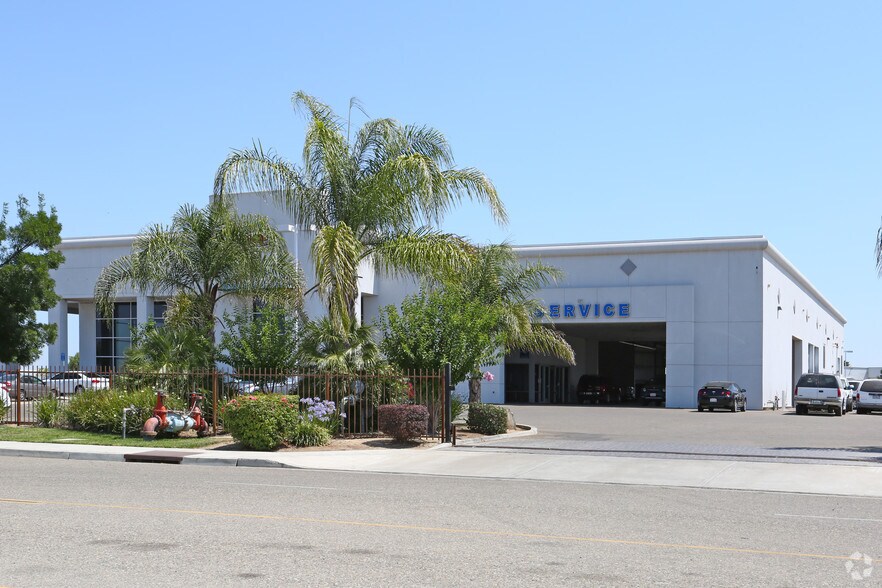 More Photos Of 321 Prosperity Blvd, Chowchilla Auto Dealership For Lease