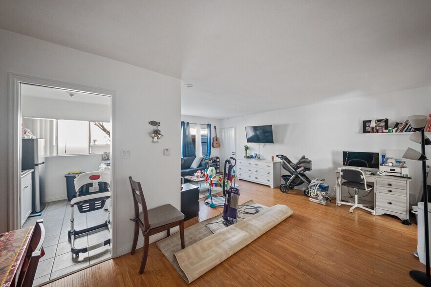 More Photos Of 736 S Gramercy Dr, Los Angeles Apartments For Sale