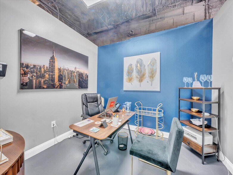 More Photos Of 3010 University Dr NW, Huntsville Showroom For Sale