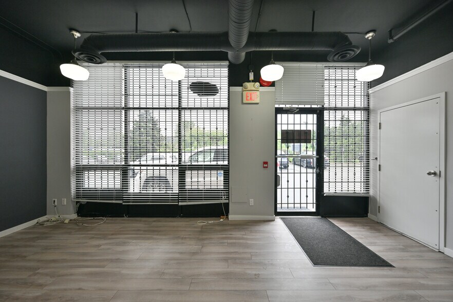 More Photos Of 15272 Croydon Dr, Surrey Light Distribution For Sale