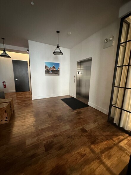 More Photos Of 646-648 N Clark St, Chicago Office For Lease
