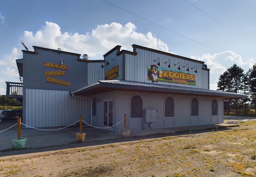 Primary Photo Of 4512 E M-21, Corunna Restaurant For Sale