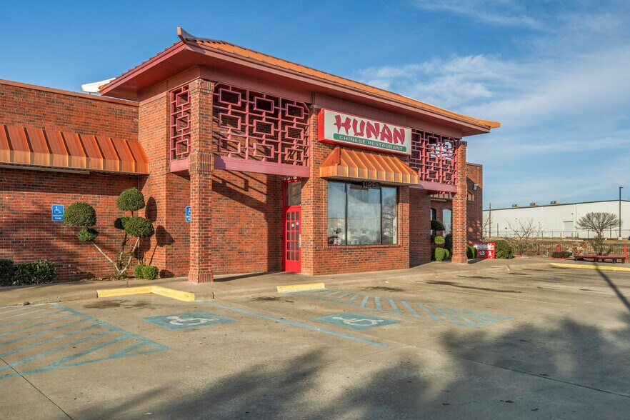 More Photos Of 4516 Maplewood Ave, Wichita Falls General Retail For Sale