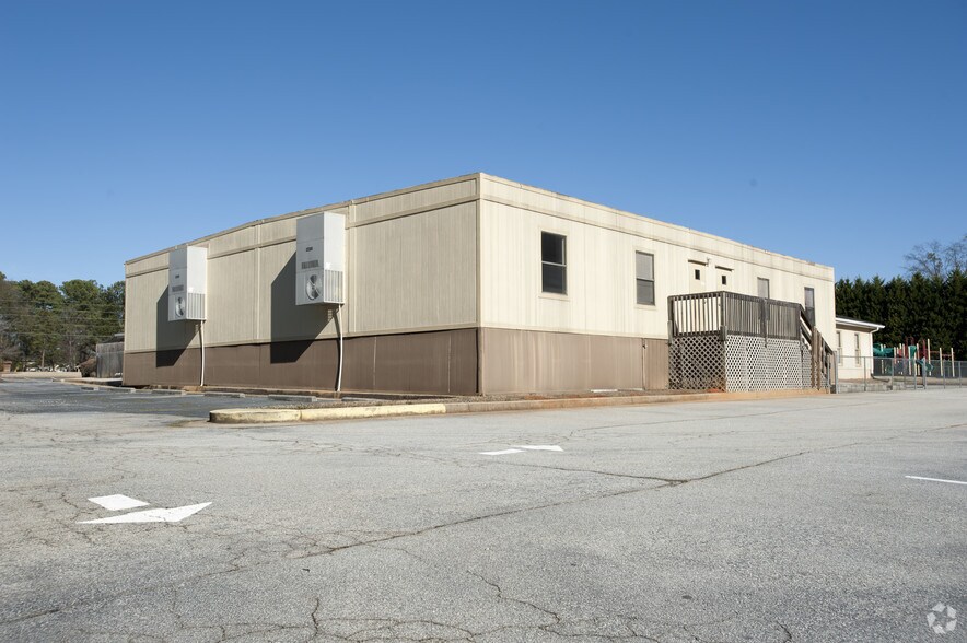 More Photos Of 1151 Flat Shoals Rd SE, Conyers Light Distribution For Lease