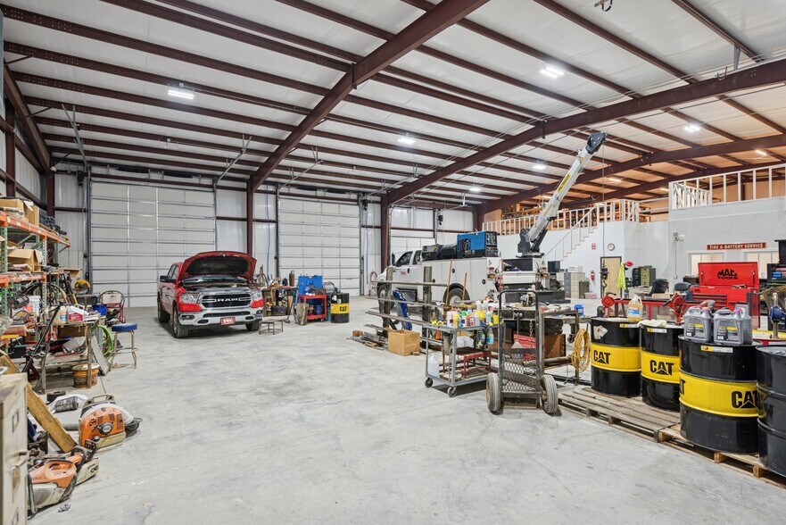 More Photos Of 1854 Sparta Pike, Lebanon Warehouse For Lease
