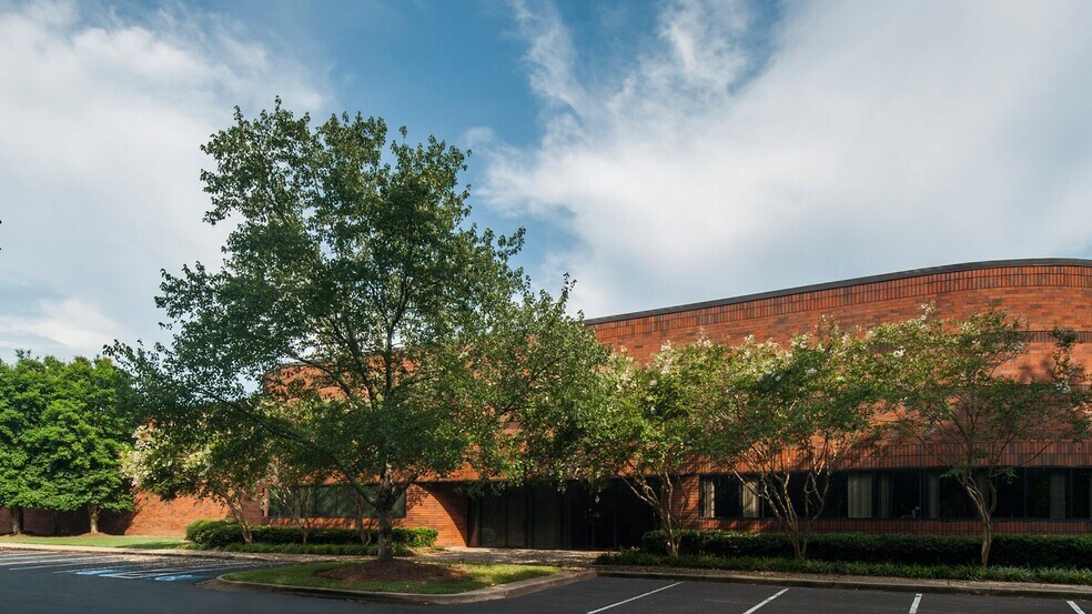 More Photos Of 210 The Bluffs, Austell Unknown For Lease