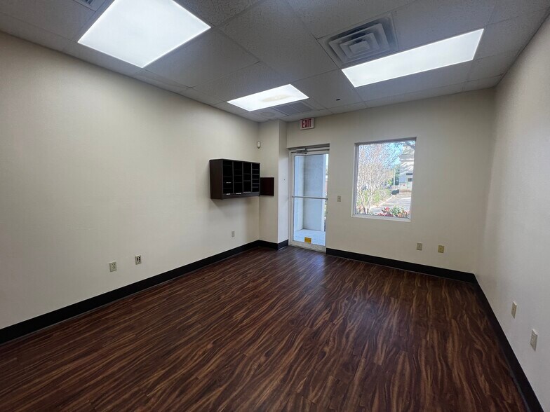 More Photos Of 3125 Drane Field Rd, Lakeland Warehouse For Lease