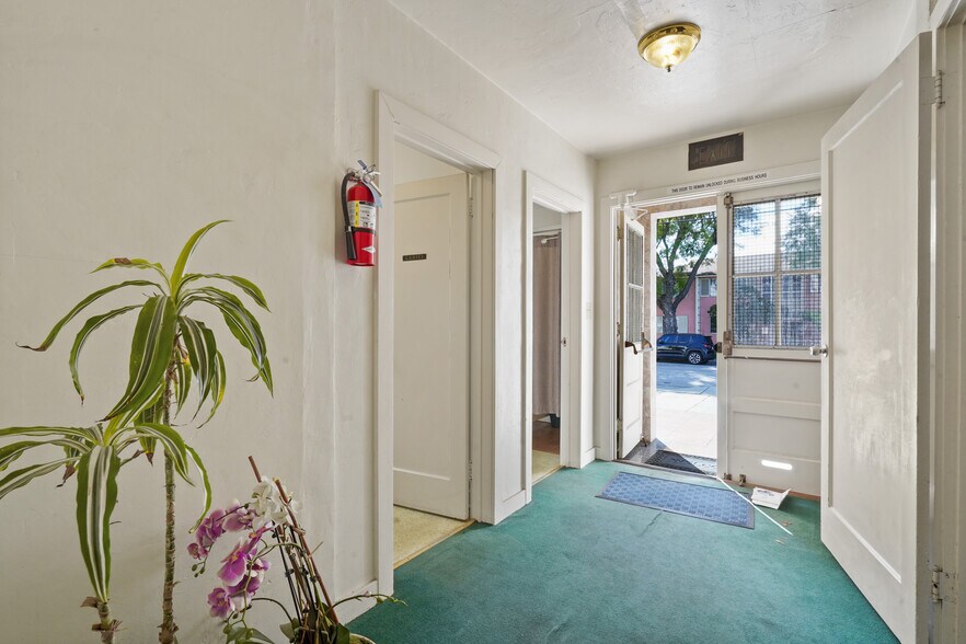 More Photos Of 317 W Palmer Ave, Glendale Religious Facility For Sale