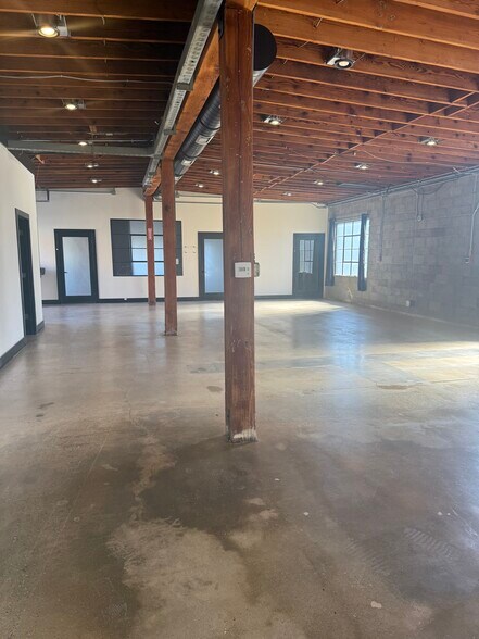 More Photos Of 607 E El Segundo Blvd, El Segundo Flex For Lease