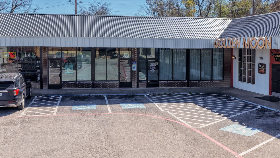 More Photos Of 1402-1418 S Main St, Weatherford Unknown For Lease