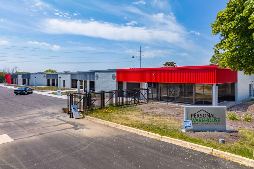 More Photos Of 8949 N Deerbrook Trl, Brown Deer Light Distribution For Sale