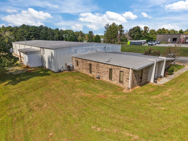 More Photos Of 2245 A Air Park Dr, Burlington Warehouse For Lease