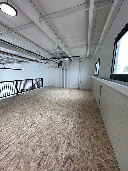 More Photos Of 12 Heatherglen Pl, Calgary Manufacturing For Lease