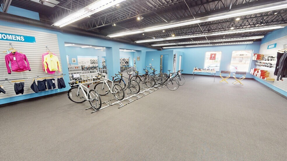 More Photos Of 964 N State St, Girard Freestanding For Sale