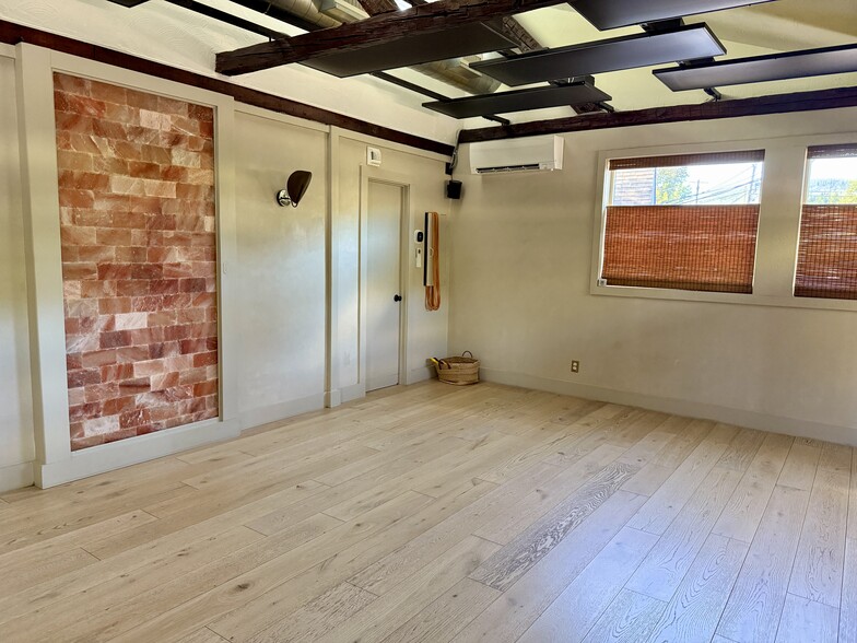 More Photos Of 104 Mill Hill Rd, Woodstock General Retail For Sale