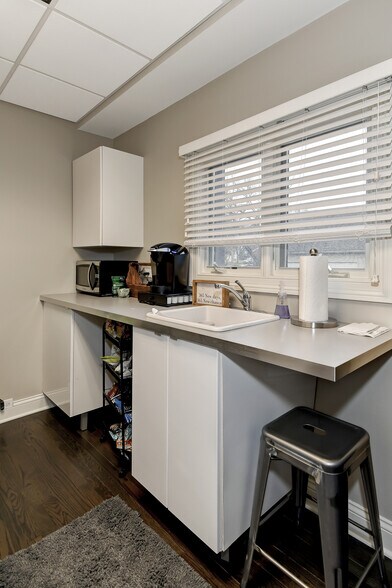 More Photos Of 103 E Ogden Ave, Clarendon Hills Office For Sale