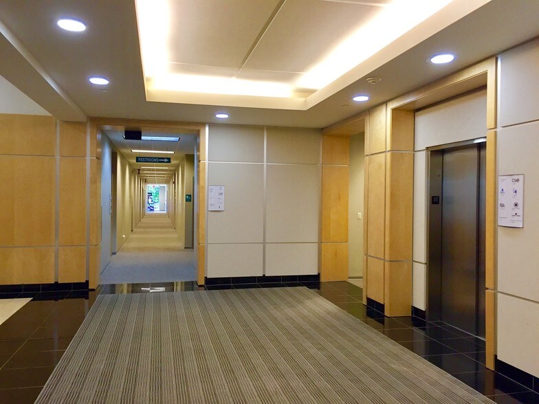 More Photos Of 9800 Connecticut St, Merrillville Office For Lease