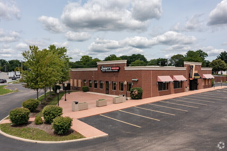 More Photos Of 551 S 8th St, West Dundee Restaurant For Sale