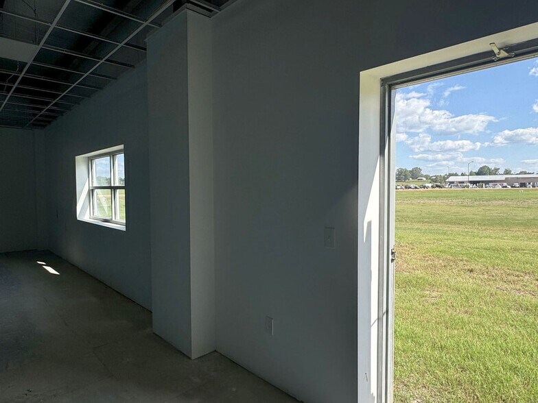 More Photos Of 369 Enterprise Dr, Batesville Industrial For Sale