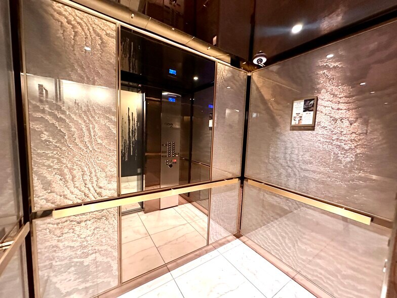 More Photos Of 8400 West Rd, Richmond Office For Lease