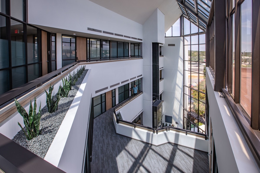 More Photos Of 15600 San Pedro Ave, San Antonio Office For Lease