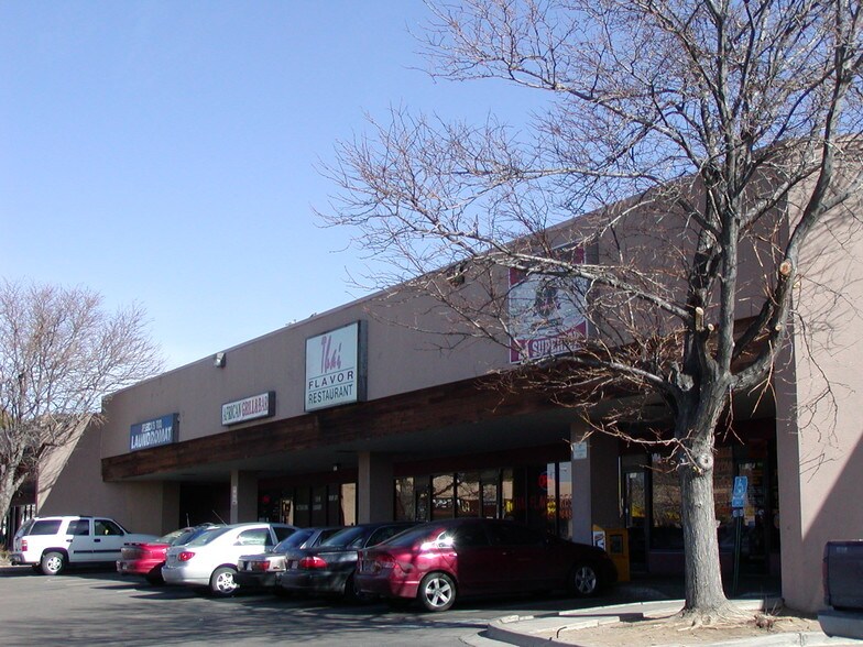 More Photos Of 996 S Peoria St, Aurora Storefront For Lease