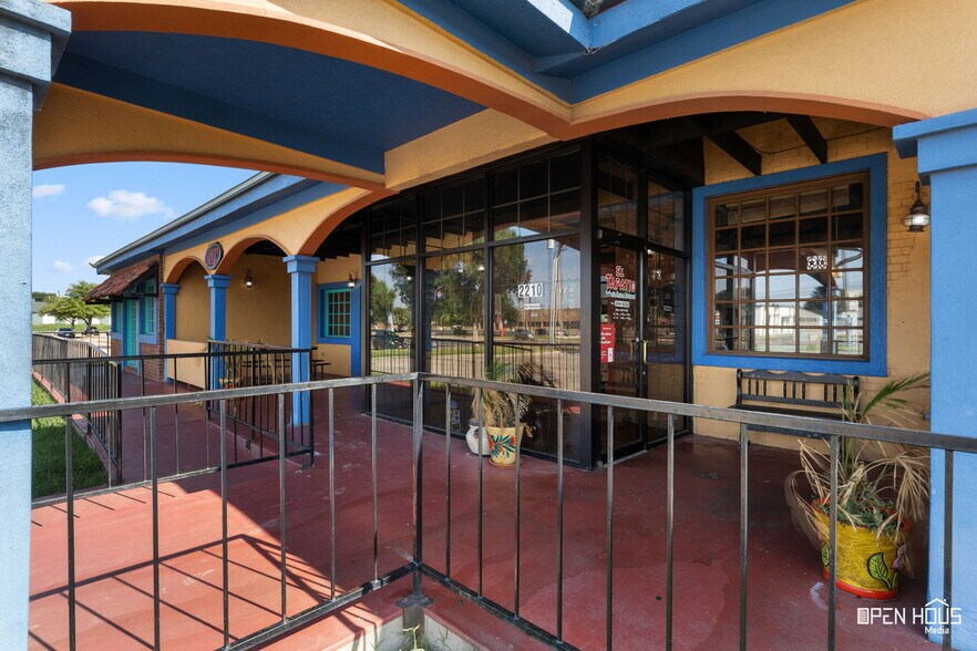 More Photos Of 2210 Southwest Pky, Wichita Falls Restaurant For Sale