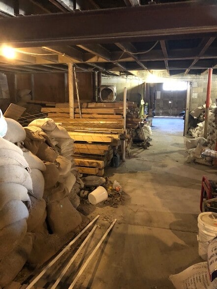 More Photos Of 84 Dawn Ave, Pittsburgh Warehouse For Lease