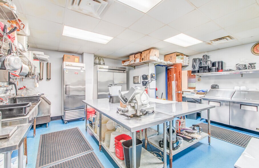 More Photos Of 592-594 N 2nd St, Memphis Freestanding For Sale