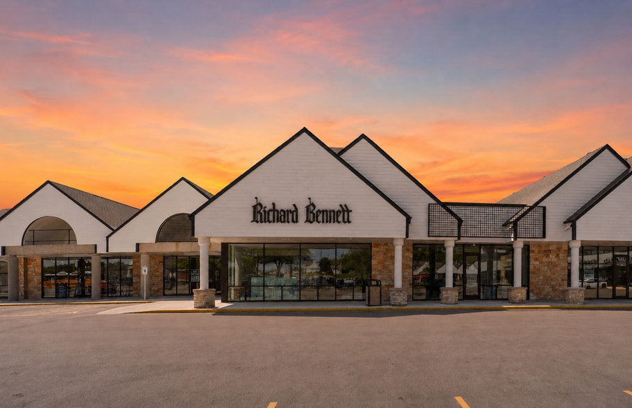 More Photos Of 18900 W Bluemound Rd, Brookfield General Retail For Sale