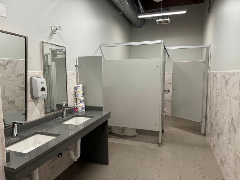 More Photos Of 1750 W Fulton St, Chicago Loft Creative Space For Lease