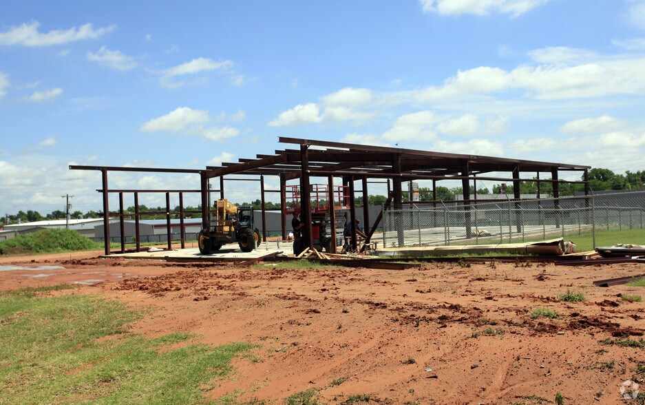 More Photos Of 2800 Global Pky, Midwest City Warehouse For Lease
